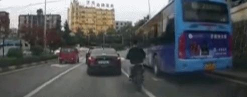 DƬ